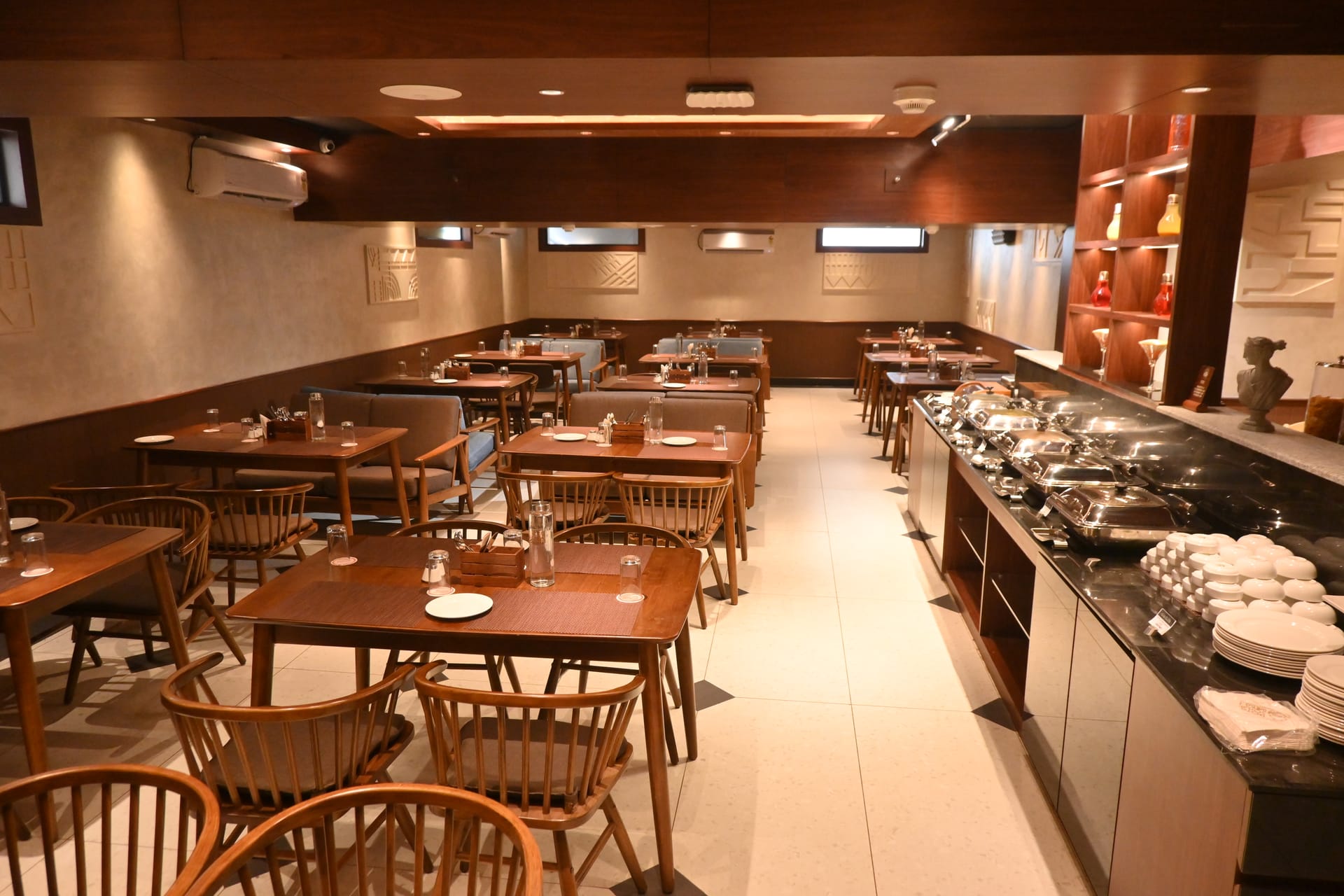 The multi-cuisine restaurant at Hotel Sonar Bangla Puri